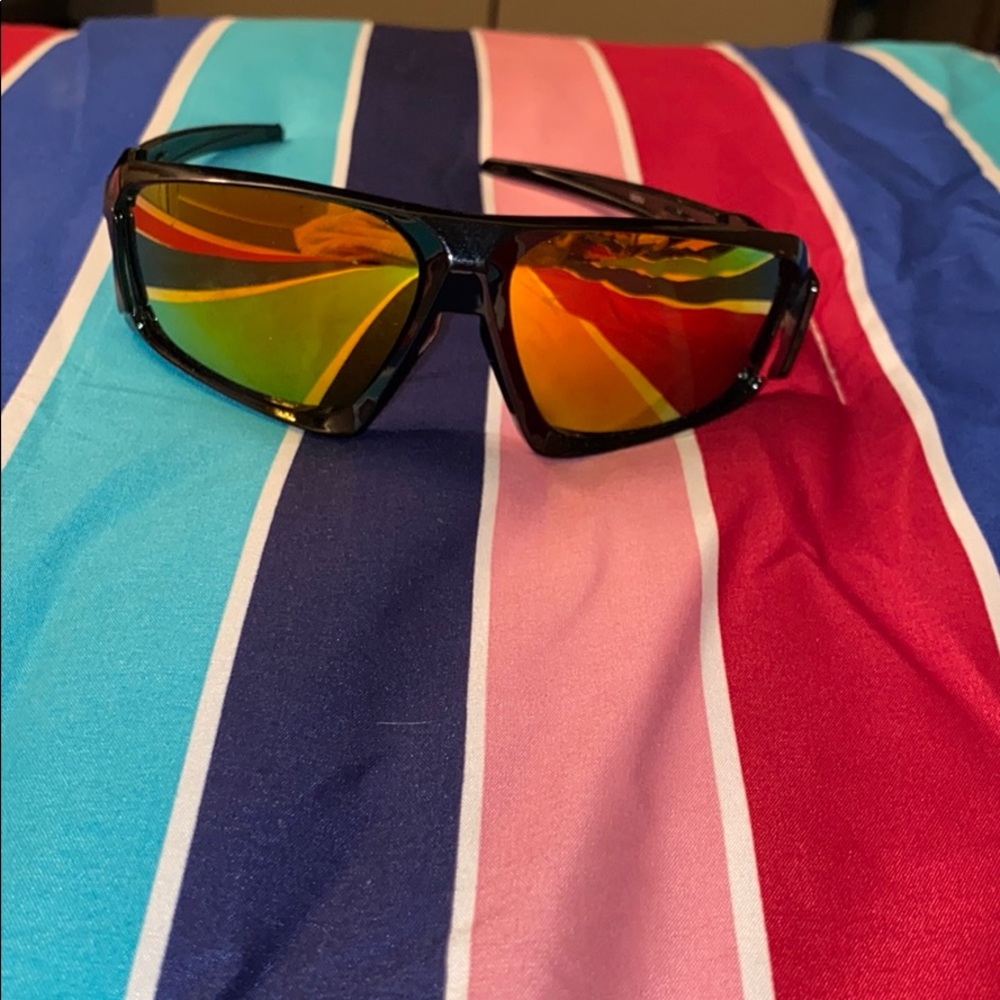 NWOB Men Oakley polarized sunglasses